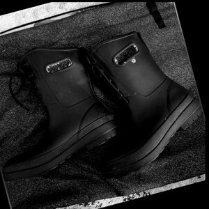 Bogs Bloom Amanda II Lace-Up Black Waterproof Boot (Women) Size 7